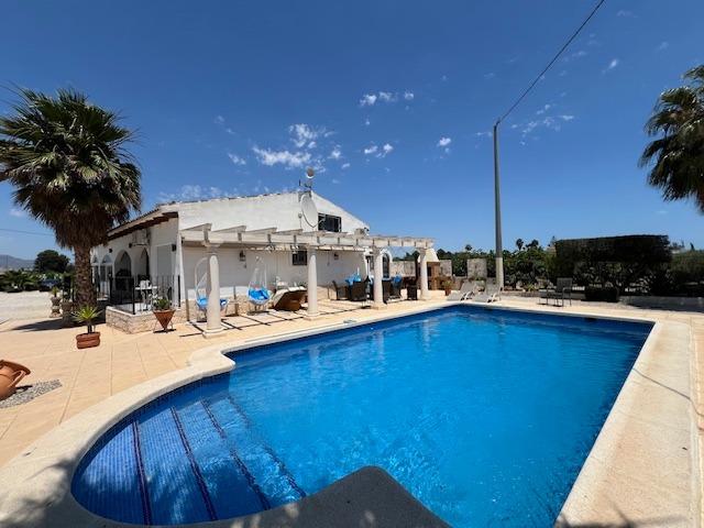 For sale - 3 Bedroom 4 Bathroom Villa in Dolores - Comunidad Valenciana  - Alicante