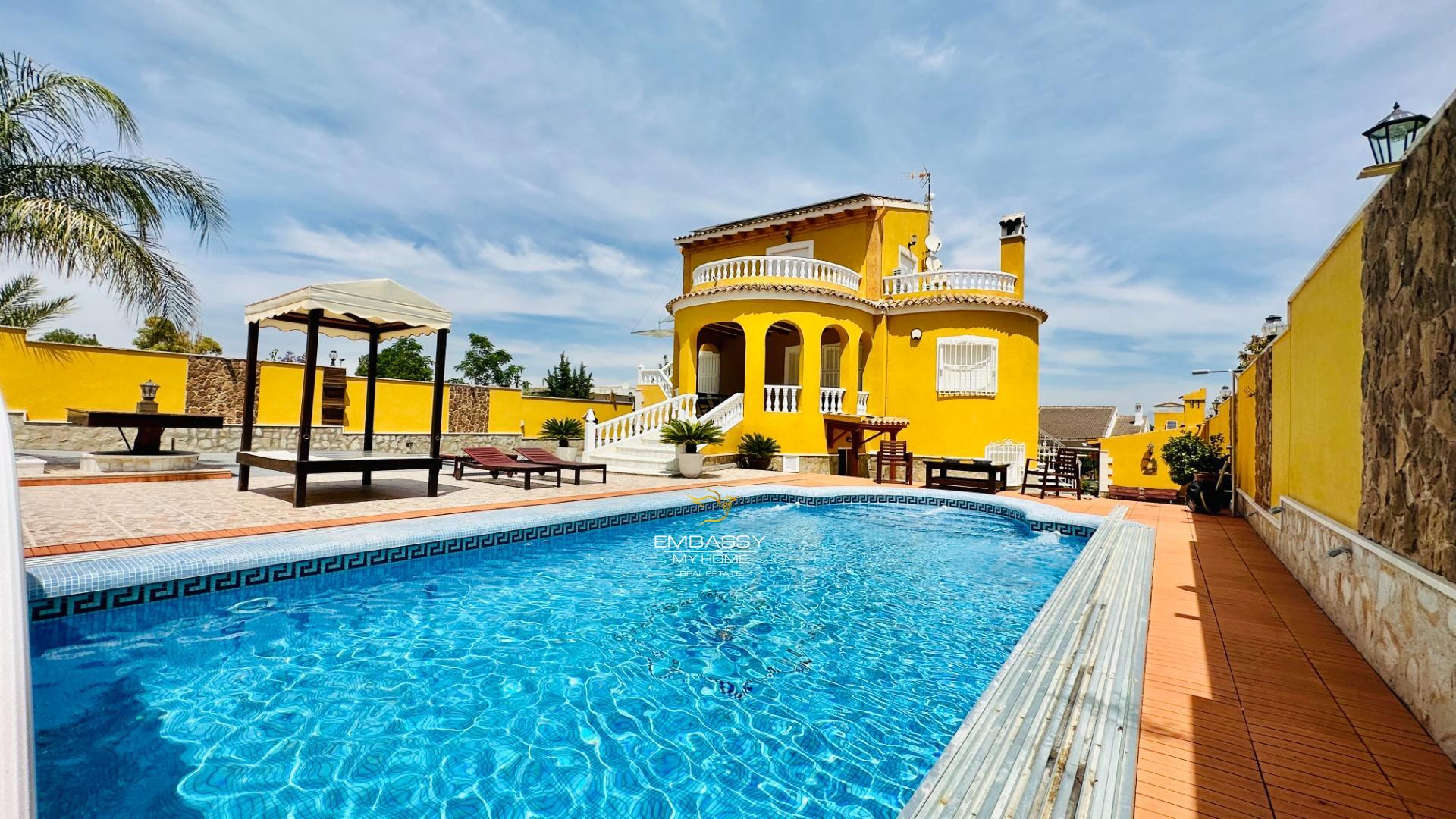 For sale - 5 Bedroom 3 Bathroom Villa in Orihuela - Urb. Montepinar  - Alicante
