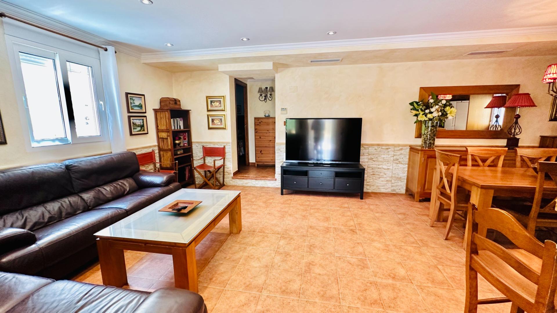 For sale - 5 Bedroom 3 Bathroom Villa in Orihuela - Urb. Montepinar  - Alicante