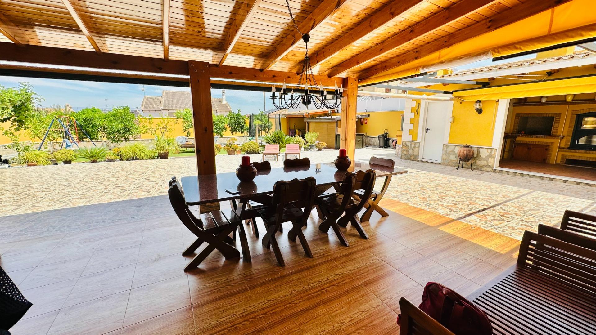 For sale - 5 Bedroom 3 Bathroom Villa in Orihuela - Urb. Montepinar  - Alicante