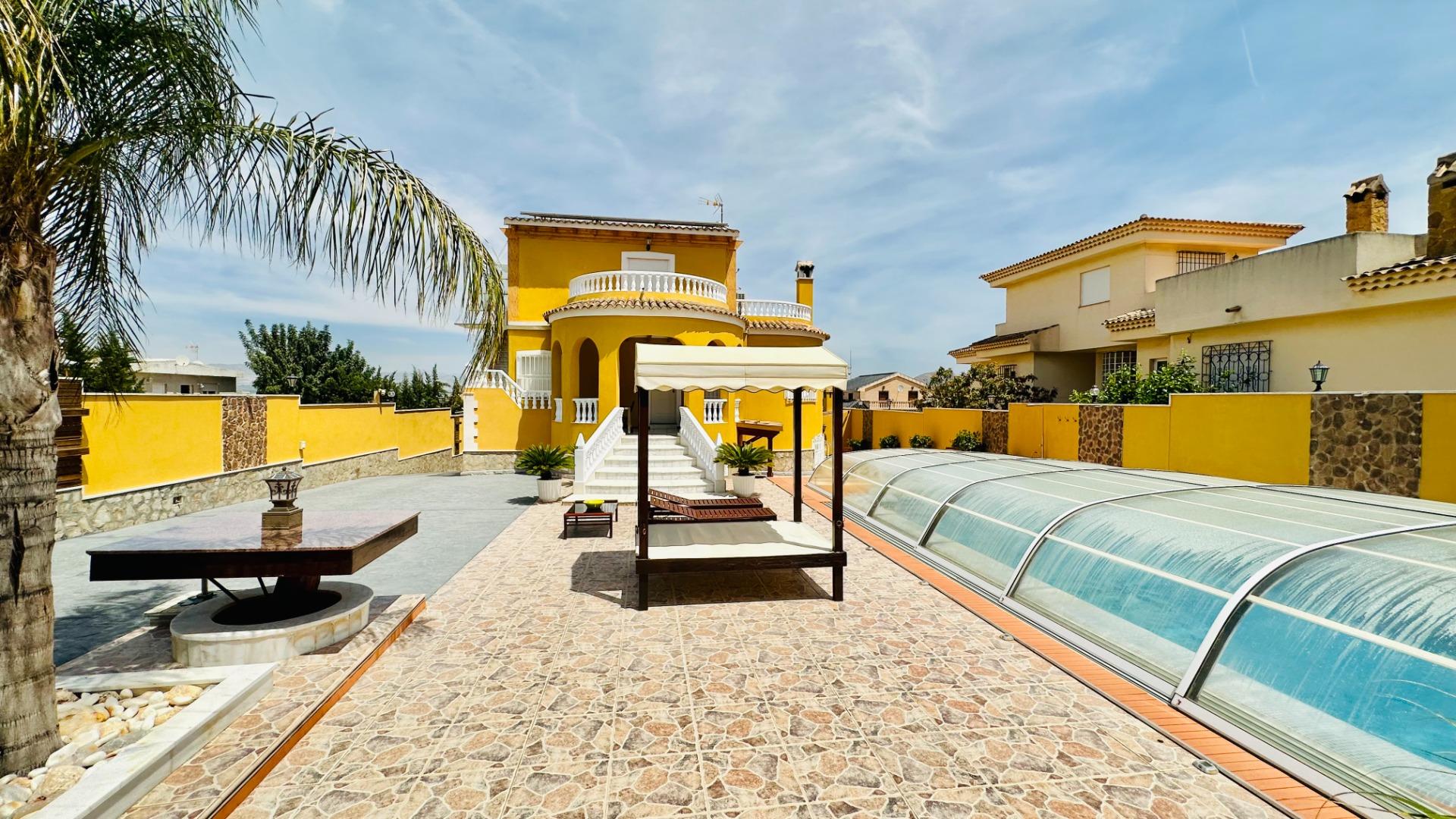 For sale - 5 Bedroom 3 Bathroom Villa in Orihuela - Urb. Montepinar  - Alicante