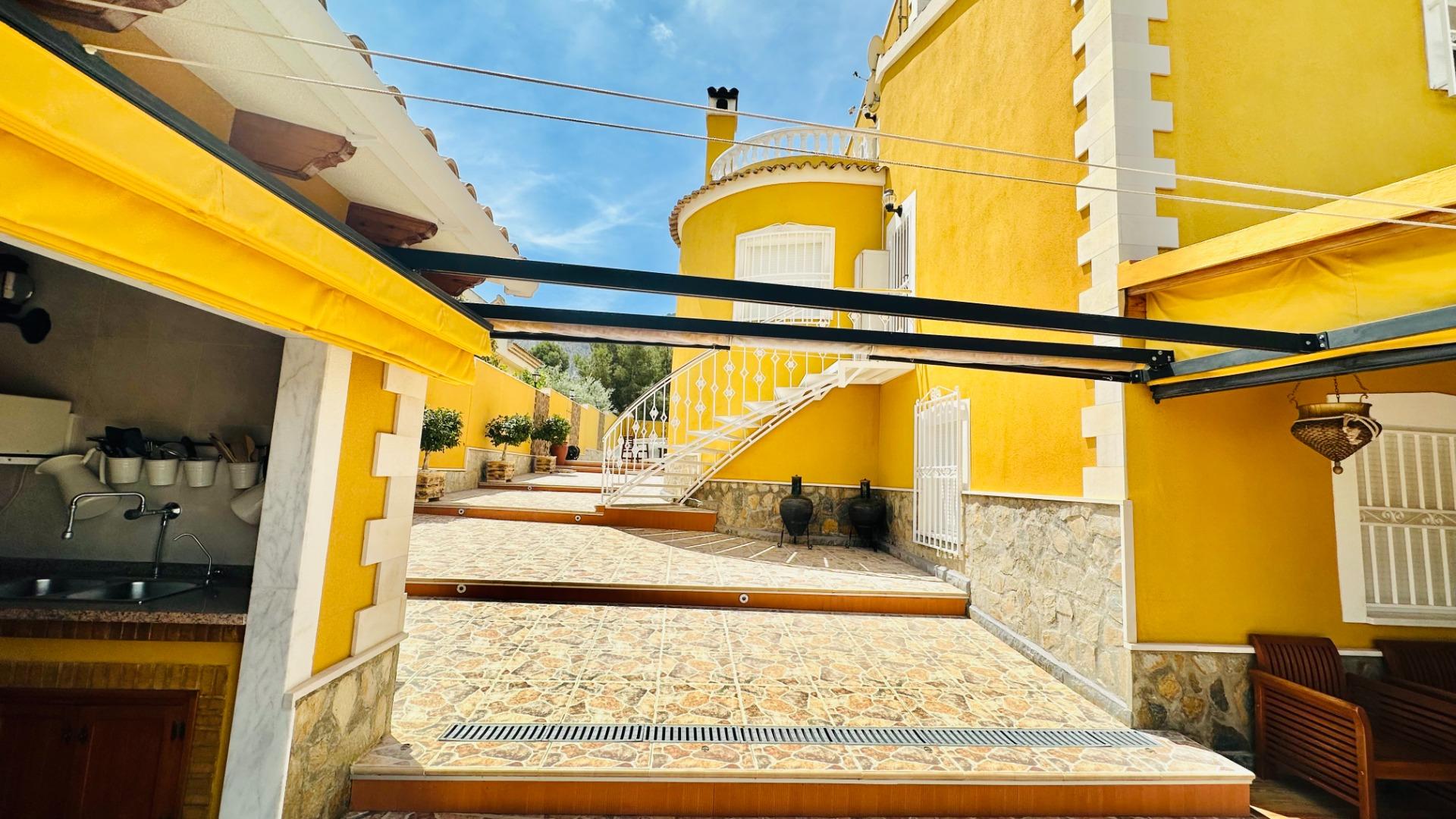 For sale - 5 Bedroom 3 Bathroom Villa in Orihuela - Urb. Montepinar  - Alicante