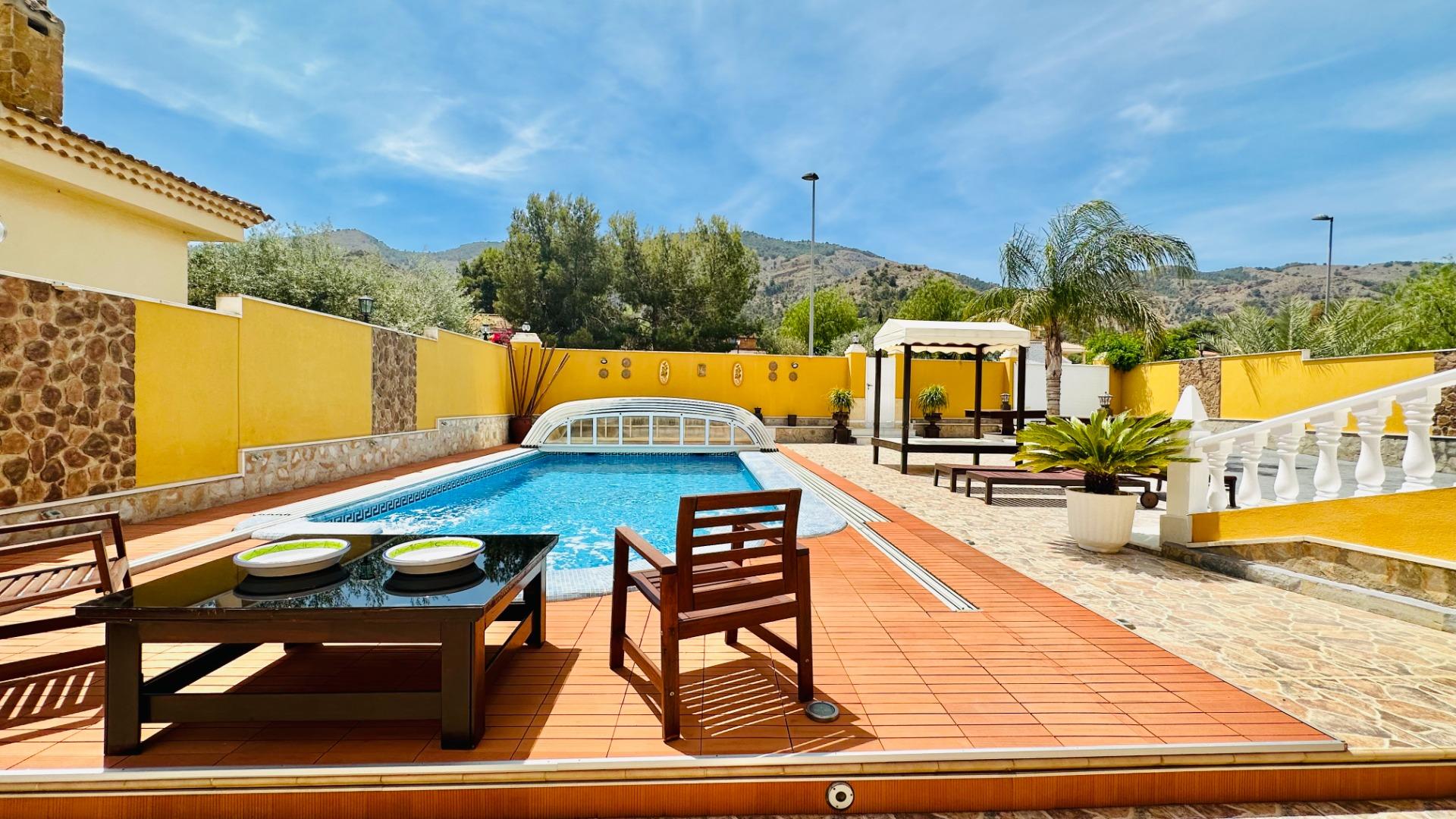 For sale - 5 Bedroom 3 Bathroom Villa in Orihuela - Urb. Montepinar  - Alicante