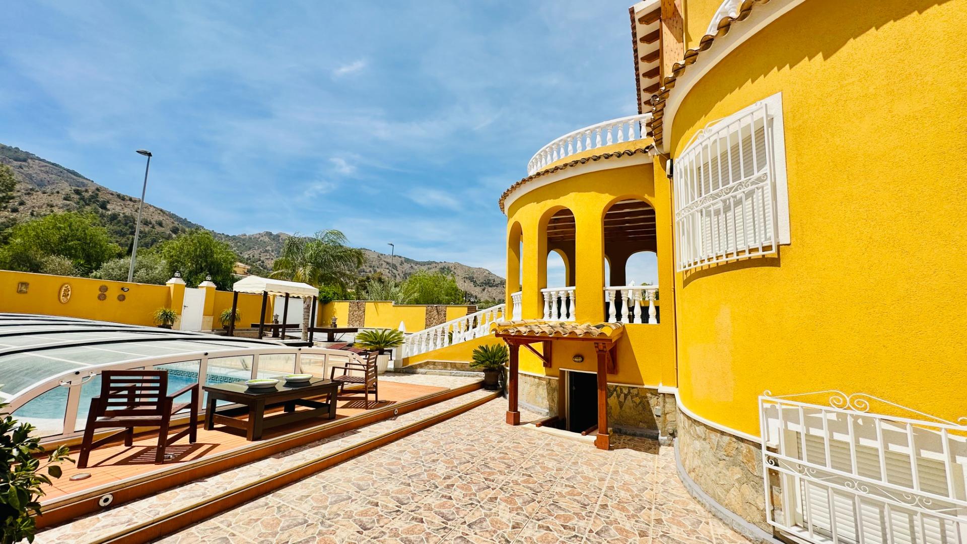 For sale - 5 Bedroom 3 Bathroom Villa in Orihuela - Urb. Montepinar  - Alicante