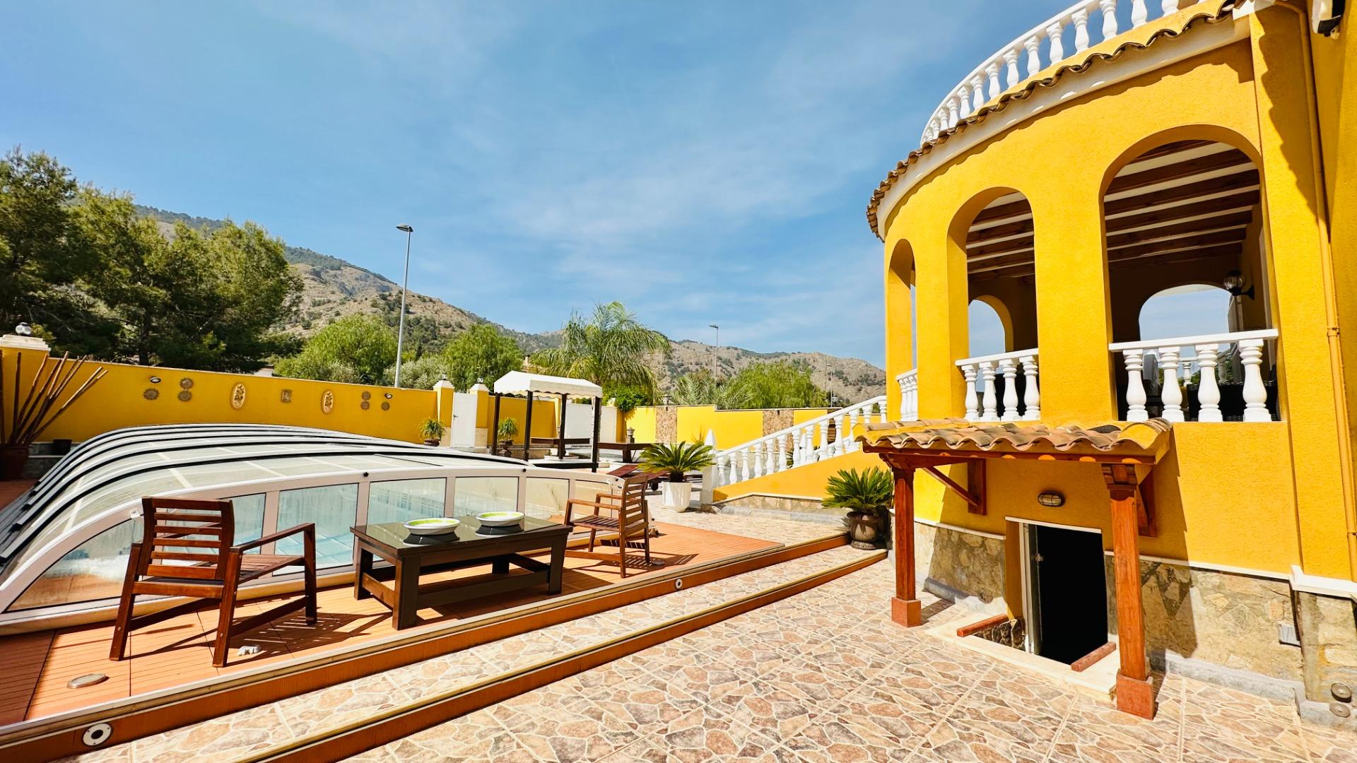 For sale - 5 Bedroom 3 Bathroom Villa in Orihuela - Urb. Montepinar  - Alicante