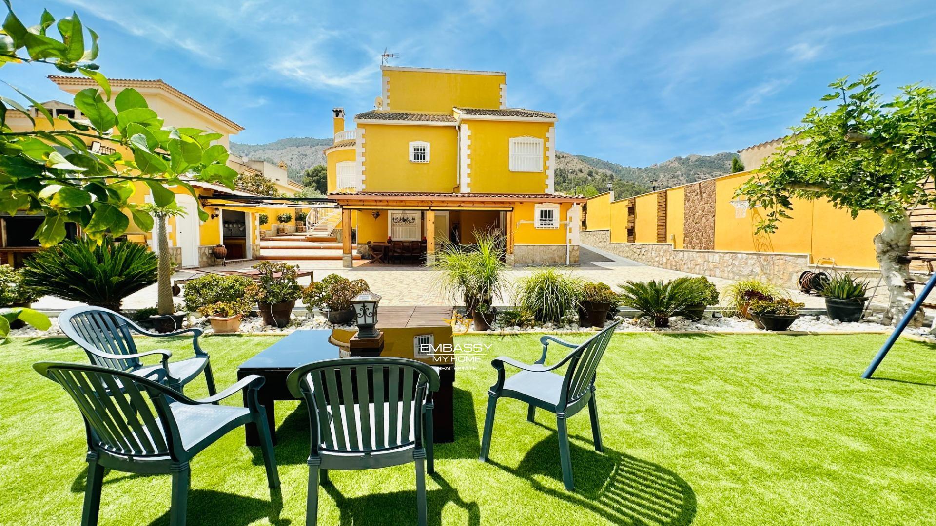 For sale - 5 Bedroom 3 Bathroom Villa in Orihuela - Urb. Montepinar  - Alicante