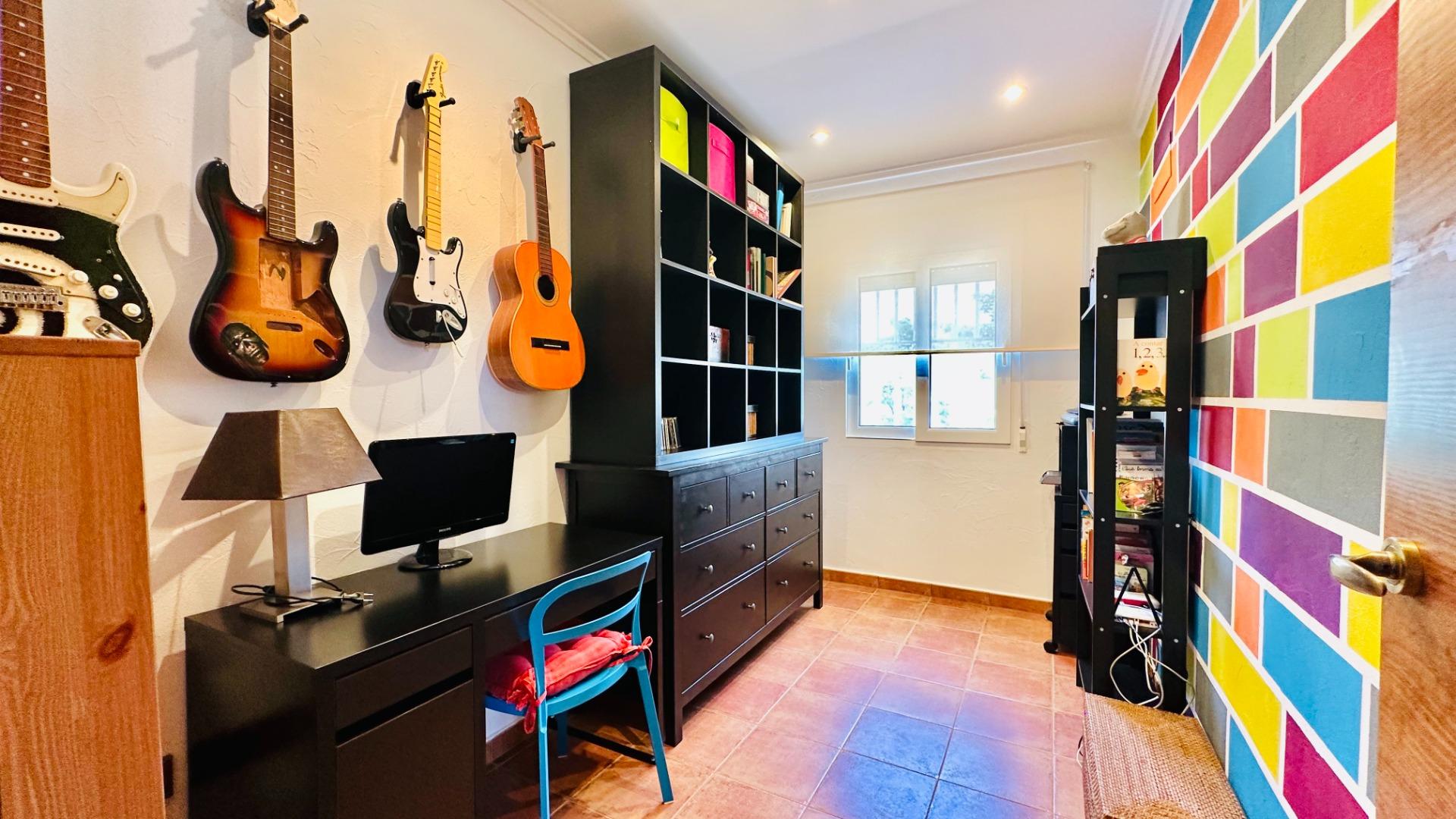 For sale - 5 Bedroom 3 Bathroom Villa in Orihuela - Urb. Montepinar  - Alicante