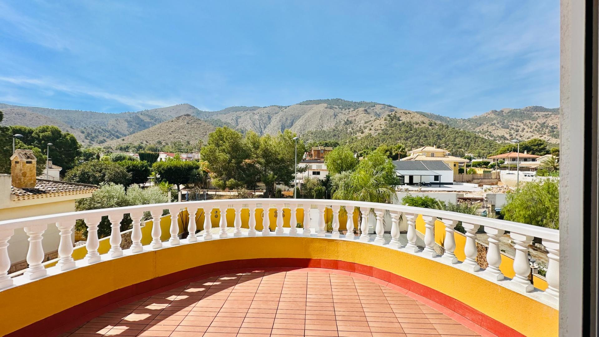 For sale - 5 Bedroom 3 Bathroom Villa in Orihuela - Urb. Montepinar  - Alicante