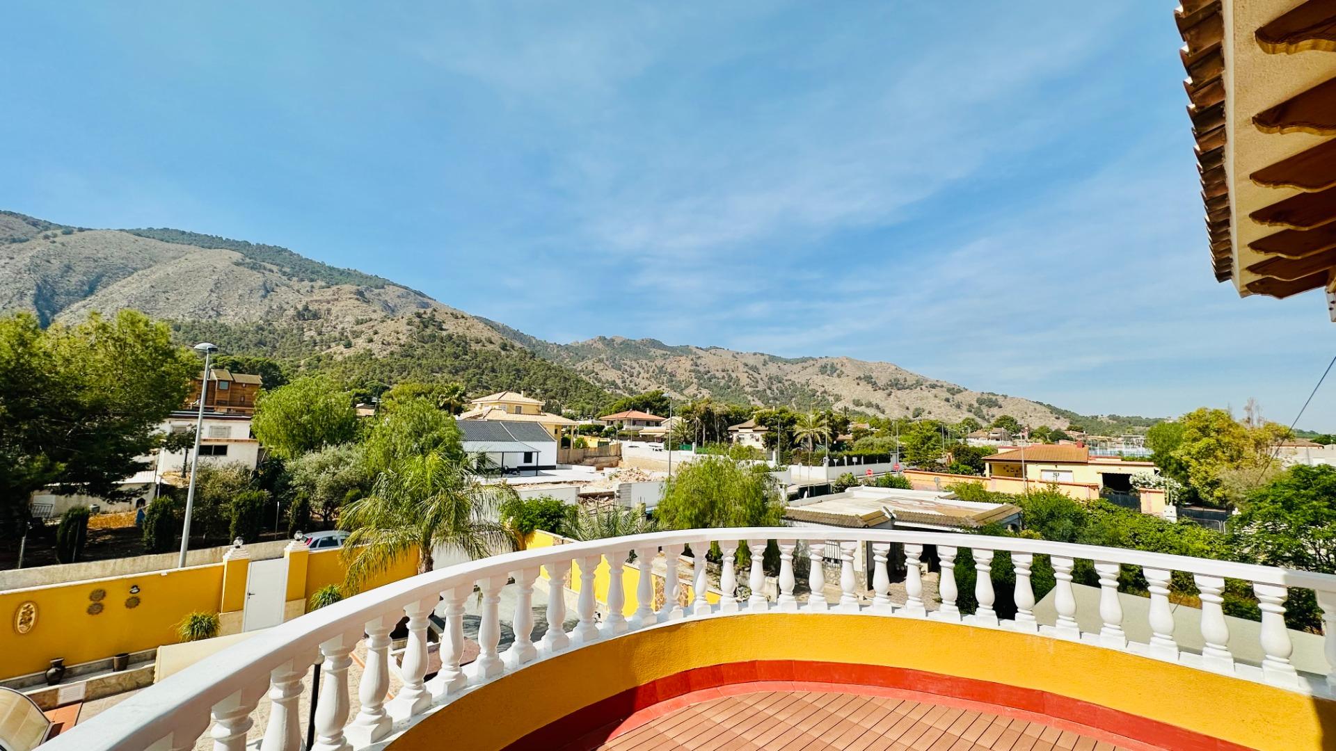 For sale - 5 Bedroom 3 Bathroom Villa in Orihuela - Urb. Montepinar  - Alicante