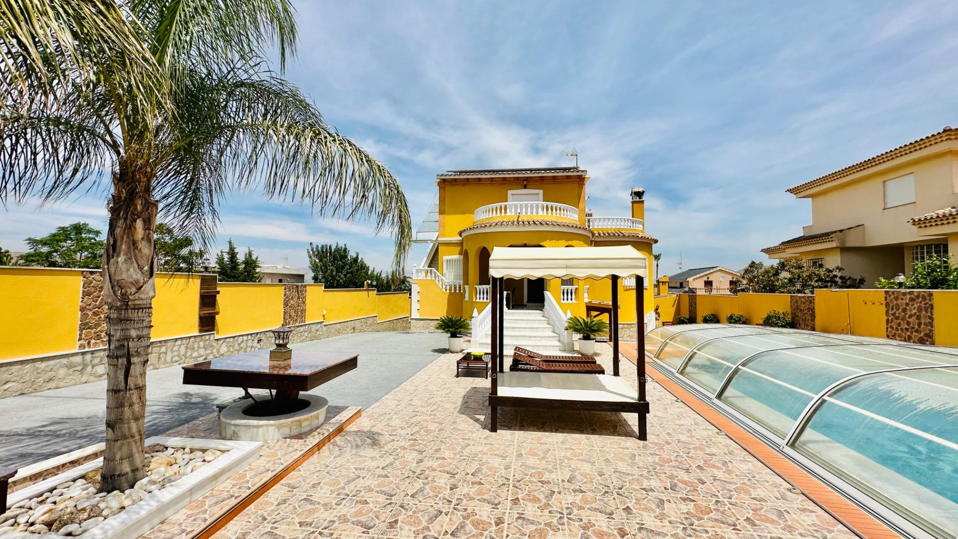 For sale - 5 Bedroom 3 Bathroom Villa in Orihuela - Urb. Montepinar  - Alicante