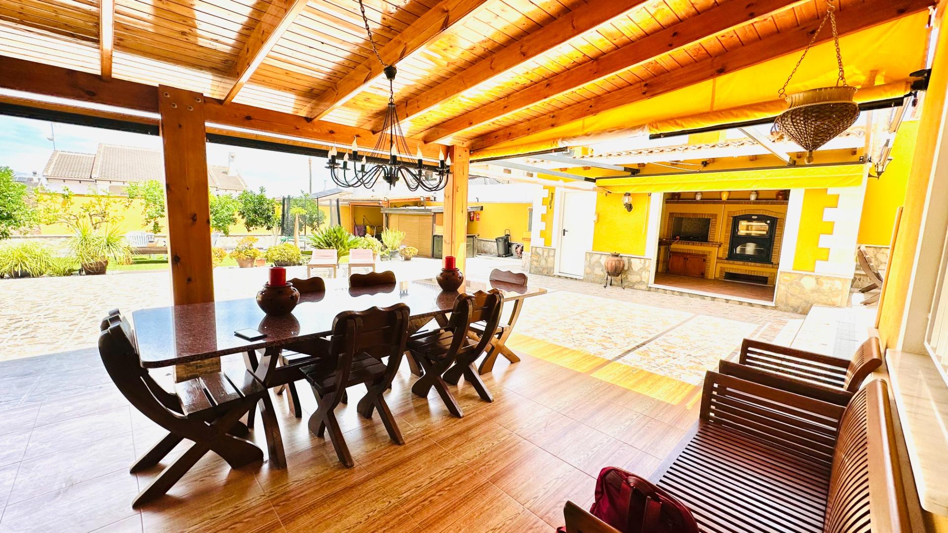 For sale - 5 Bedroom 3 Bathroom Villa in Orihuela - Urb. Montepinar  - Alicante