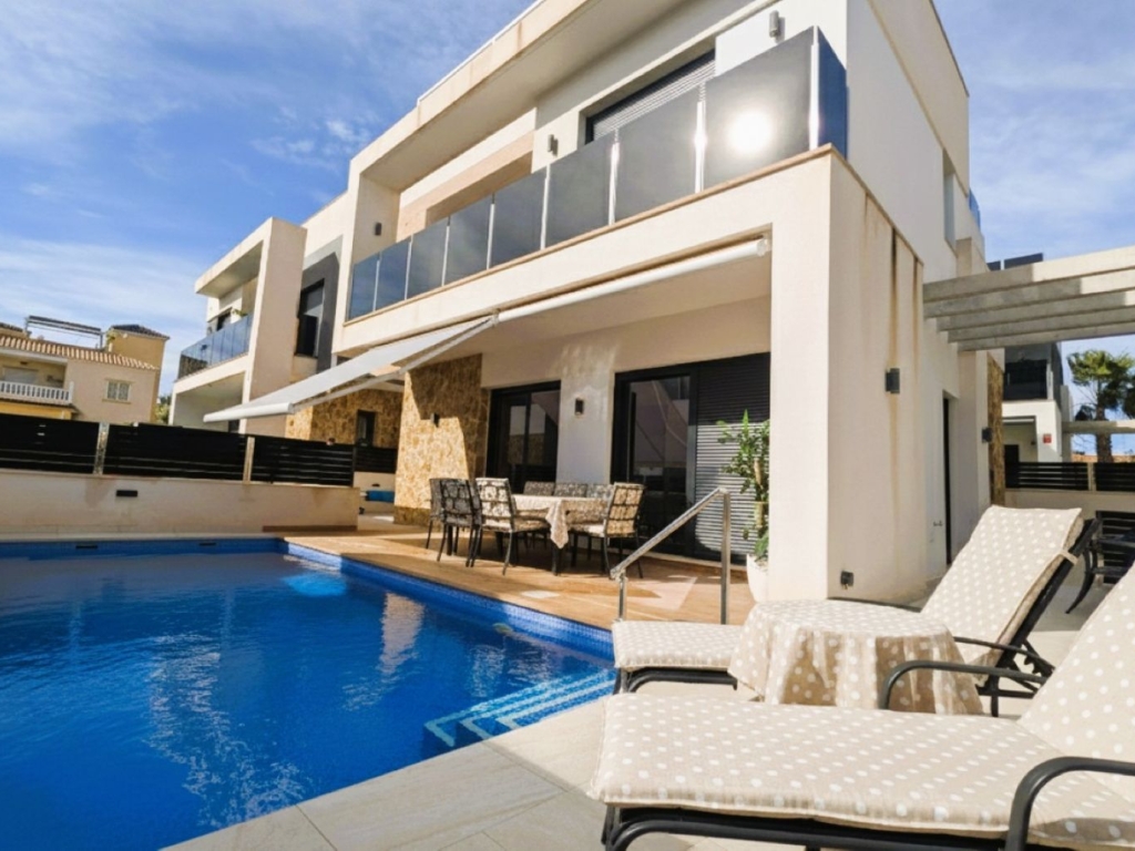 4 Bedroom 4 Bathroom Detached Villa in Lomas de Cabo Roig