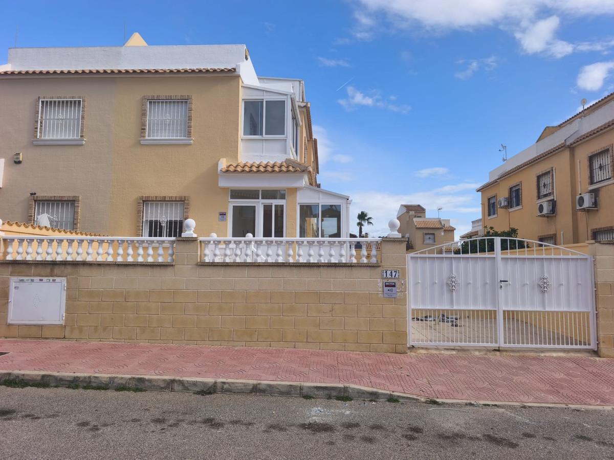 For sale - 3 Bedroom 2 Bathroom Townhouse in Ciudad Quesada - Rojales Centro  - Alicante