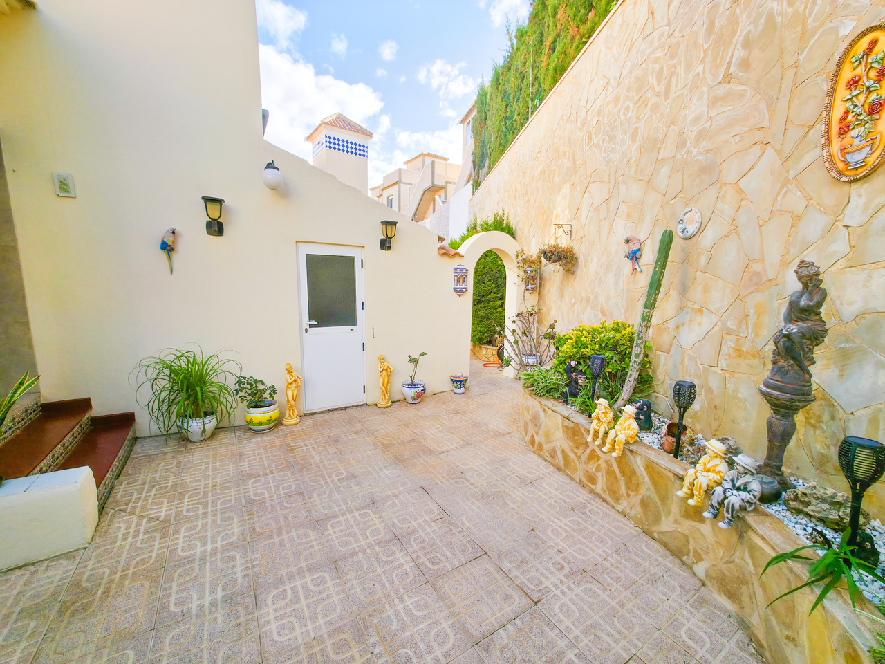 For sale - 3 Bedroom 2 Bathroom Villa in Villamartin - , Villamartin, Alicante, Spain - Alicante