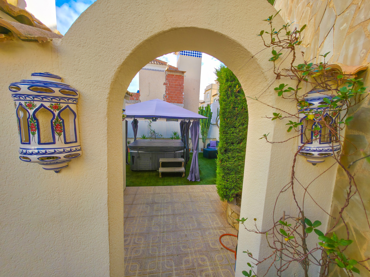 For sale - 3 Bedroom 2 Bathroom Villa in Villamartin - , Villamartin, Alicante, Spain - Alicante