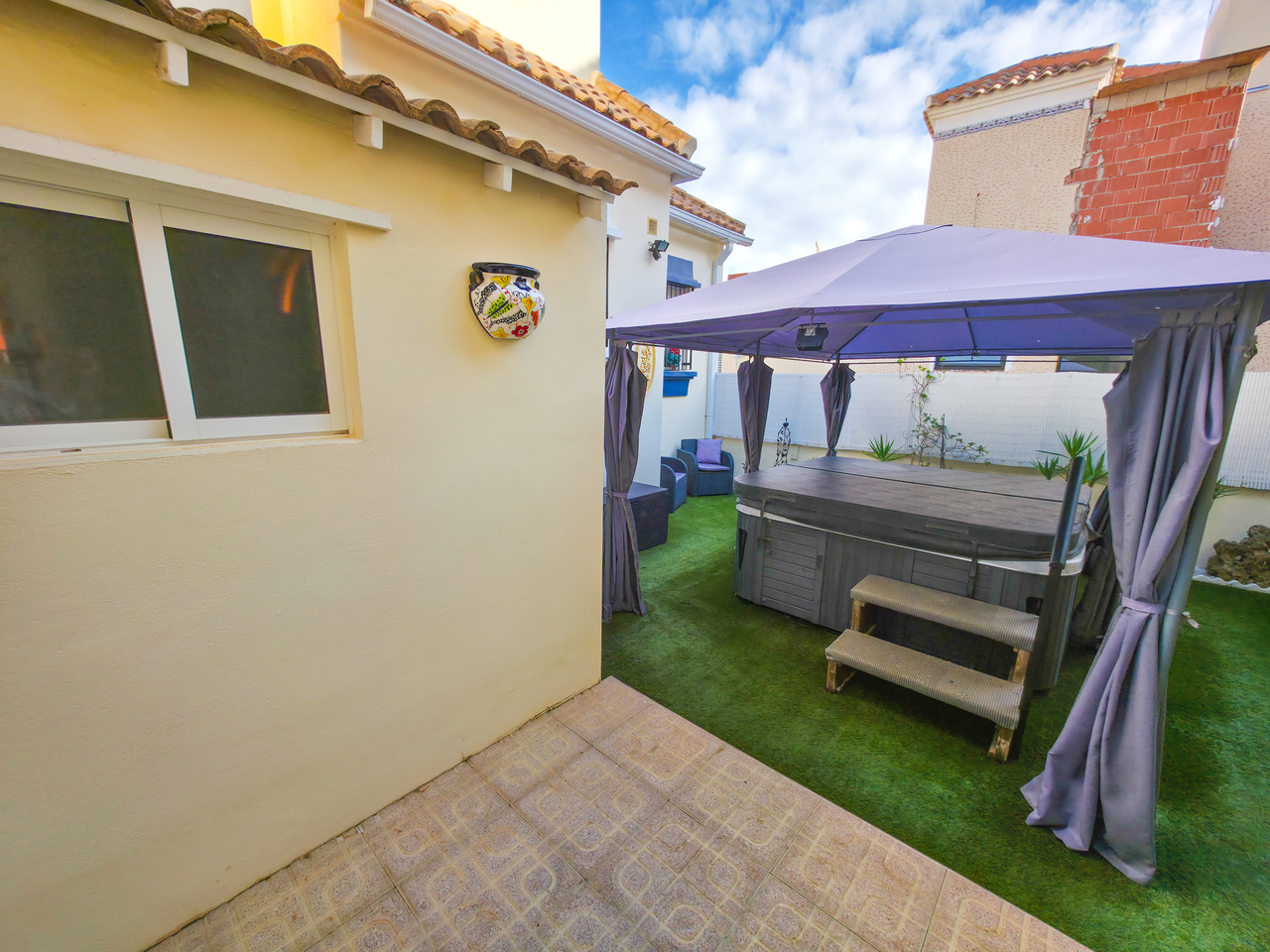 For sale - 3 Bedroom 2 Bathroom Villa in Villamartin - , Villamartin, Alicante, Spain - Alicante