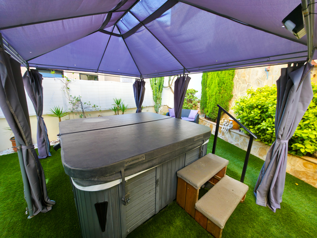 For sale - 3 Bedroom 2 Bathroom Villa in Villamartin - , Villamartin, Alicante, Spain - Alicante