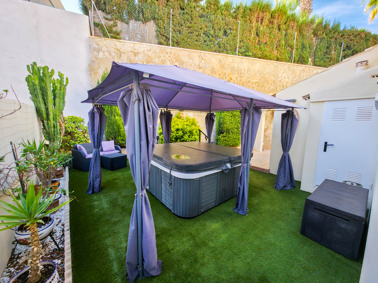 For sale - 3 Bedroom 2 Bathroom Villa in Villamartin - , Villamartin, Alicante, Spain - Alicante