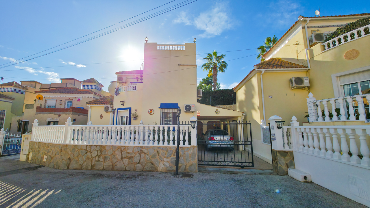 For sale - 3 Bedroom 2 Bathroom Villa in Villamartin - , Villamartin, Alicante, Spain - Alicante