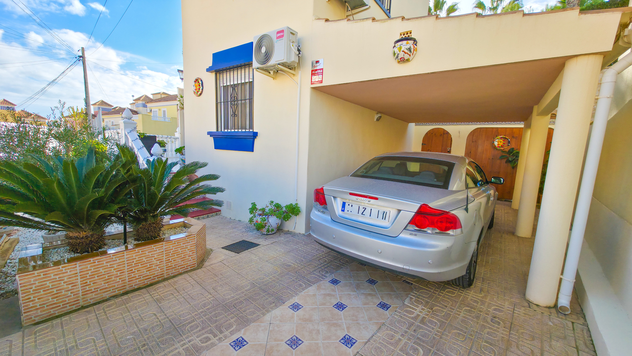 For sale - 3 Bedroom 2 Bathroom Villa in Villamartin - , Villamartin, Alicante, Spain - Alicante
