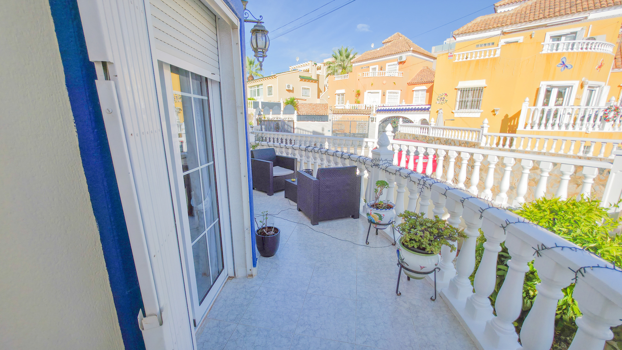 For sale - 3 Bedroom 2 Bathroom Villa in Villamartin - , Villamartin, Alicante, Spain - Alicante