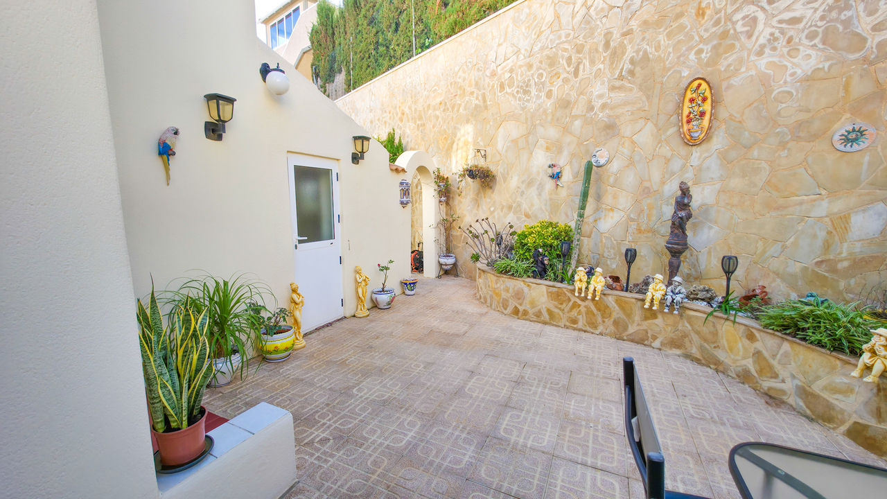 For sale - 3 Bedroom 2 Bathroom Villa in Villamartin - , Villamartin, Alicante, Spain - Alicante