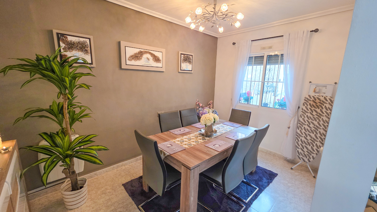 For sale - 3 Bedroom 2 Bathroom Villa in Villamartin - , Villamartin, Alicante, Spain - Alicante