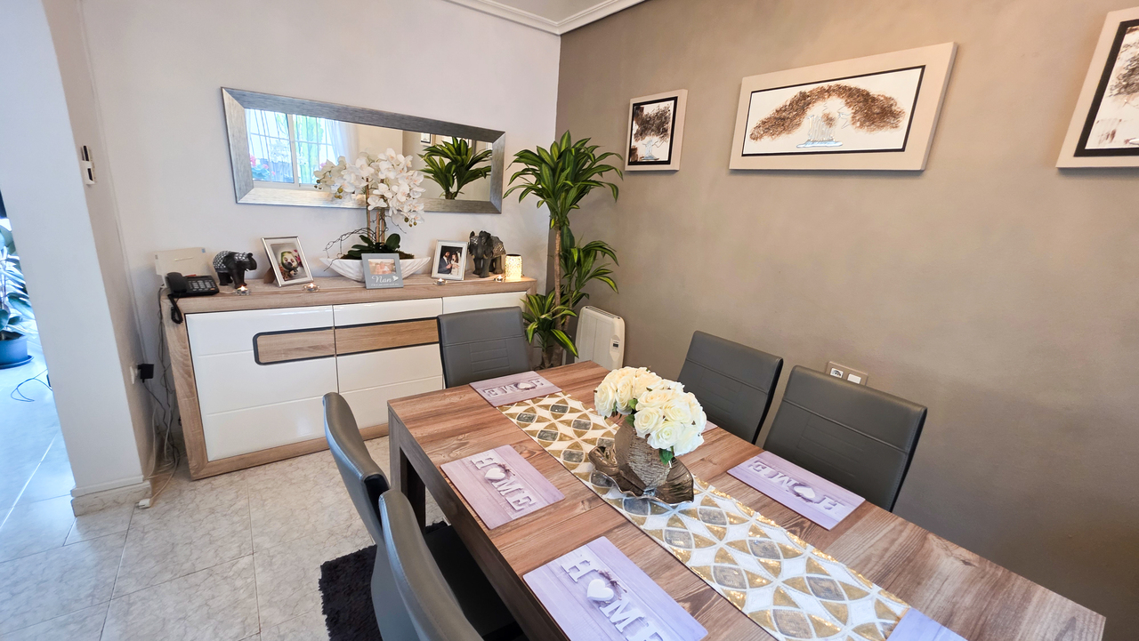 For sale - 3 Bedroom 2 Bathroom Villa in Villamartin - , Villamartin, Alicante, Spain - Alicante