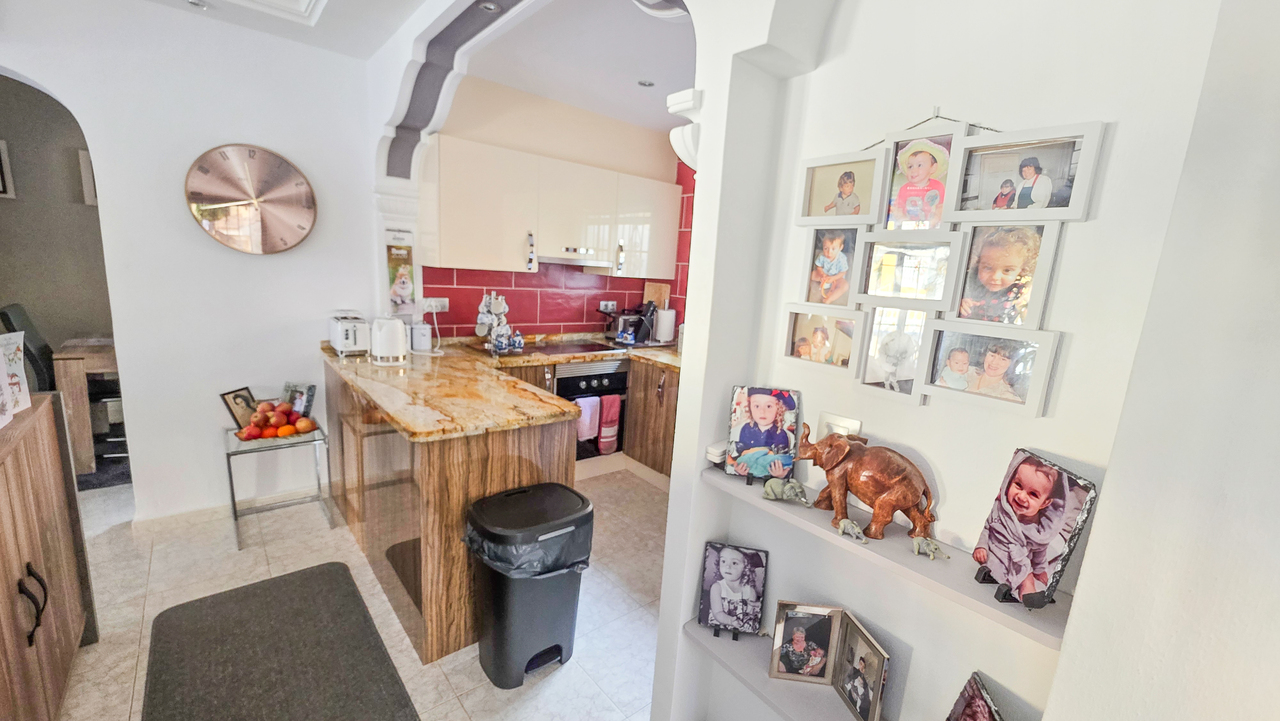 For sale - 3 Bedroom 2 Bathroom Villa in Villamartin - , Villamartin, Alicante, Spain - Alicante