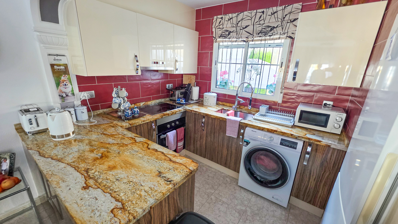 For sale - 3 Bedroom 2 Bathroom Villa in Villamartin - , Villamartin, Alicante, Spain - Alicante