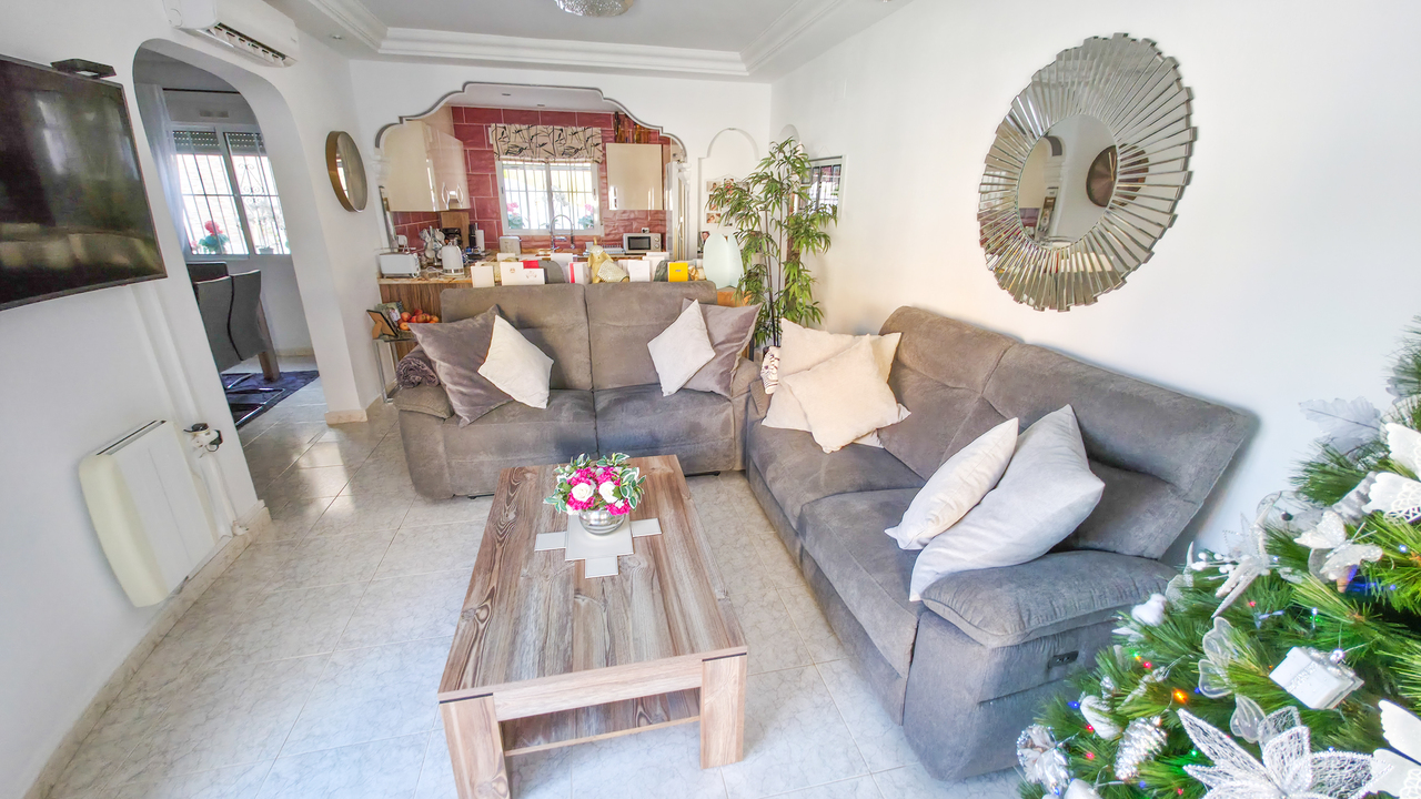 For sale - 3 Bedroom 2 Bathroom Villa in Villamartin - , Villamartin, Alicante, Spain - Alicante