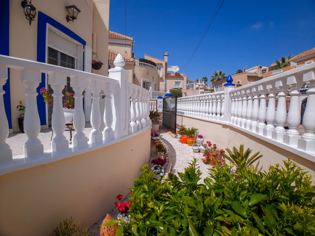 3 Bedroom 2 Bathroom Villa in Villamartin