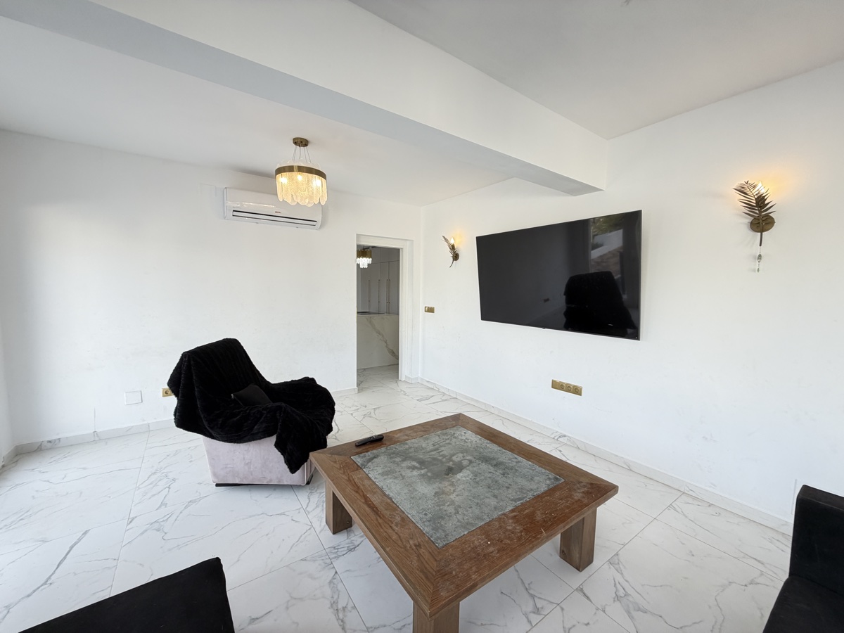 For sale - 6 Bedroom 2 Bathroom Villa in Villamartin - , Villamartin, Alicante, Spain - Alicante