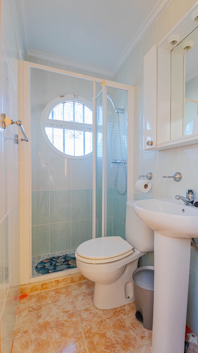 For sale - 3 Bedroom 2 Bathroom Quad in Playa Flamenca - Playa Flamenca  - Alicante