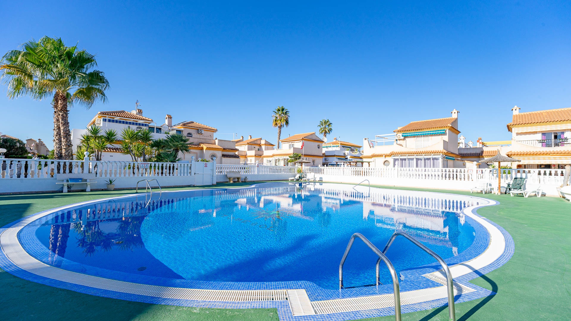 For sale - 3 Bedroom 2 Bathroom Quad in Playa Flamenca - Playa Flamenca  - Alicante