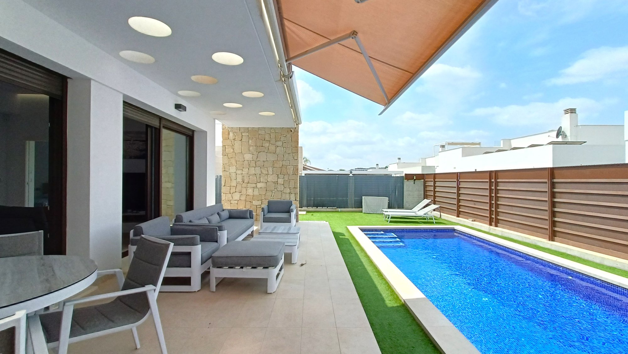 For sale - 3 Bedroom 2 Bathroom Villa in Vistabella Golf Entre Naranjos - Inland  - Alicante