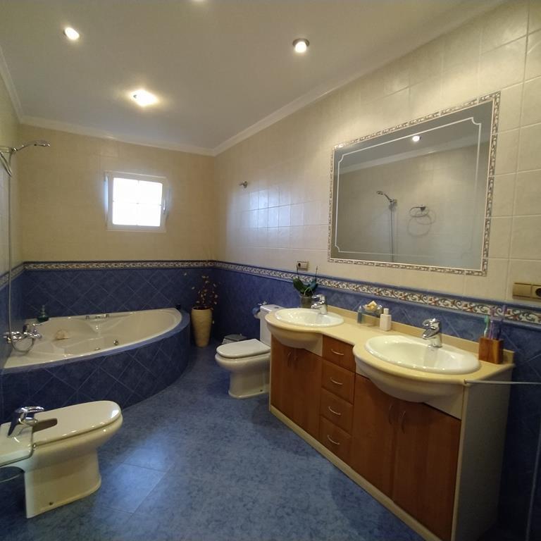 For sale - 4 Bedroom 2 Bathroom Villa in Orihuela - LOS DESEMPARADOS  - Alicante