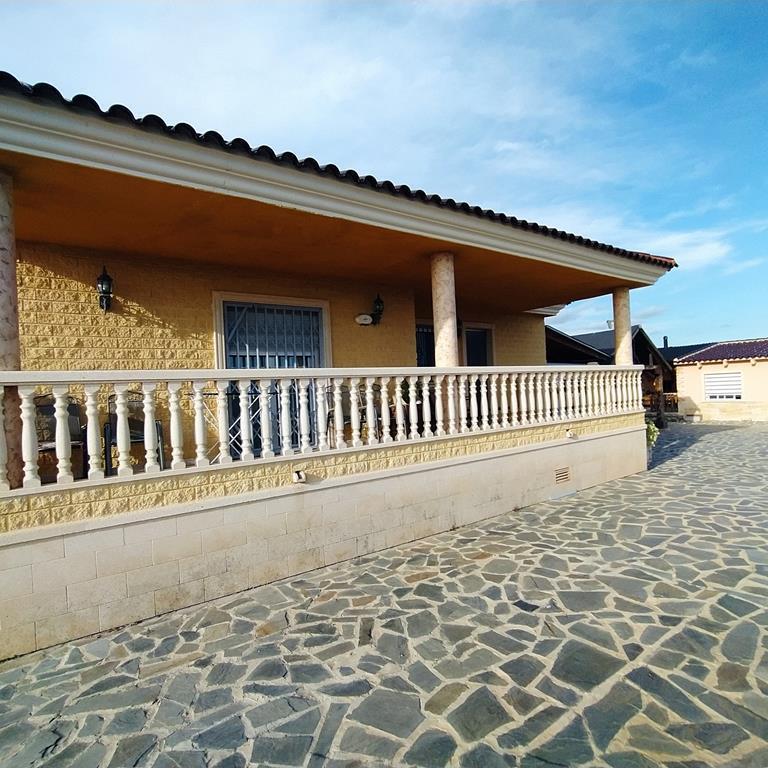 For sale - 4 Bedroom 2 Bathroom Villa in Orihuela - LOS DESEMPARADOS  - Alicante