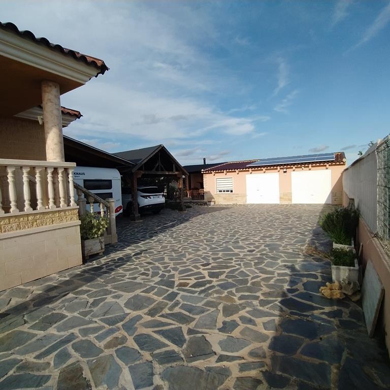 For sale - 4 Bedroom 2 Bathroom Villa in Orihuela - LOS DESEMPARADOS  - Alicante