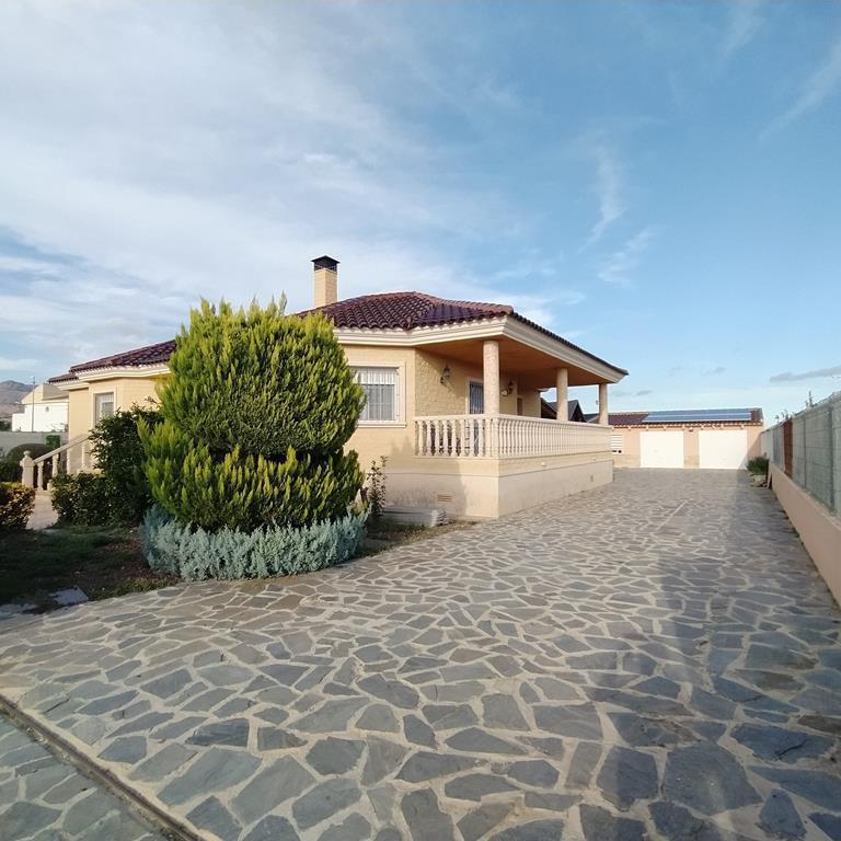 For sale - 4 Bedroom 2 Bathroom Villa in Orihuela - LOS DESEMPARADOS  - Alicante
