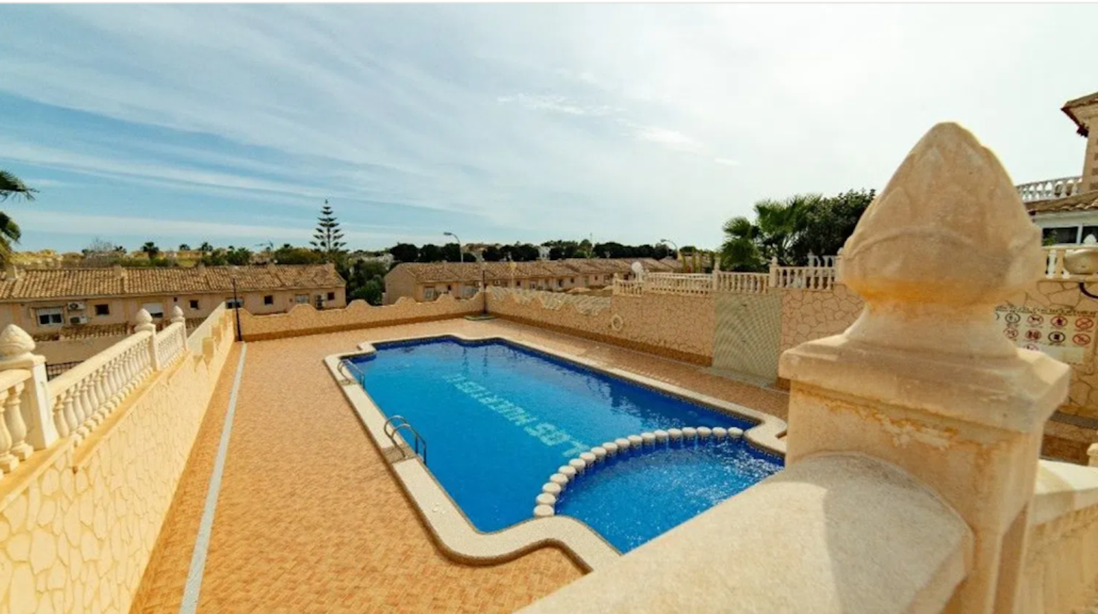 For sale - 4 Bedroom 2 Bathroom Villa in Los Balcones - Costa Blanca  - Alicante