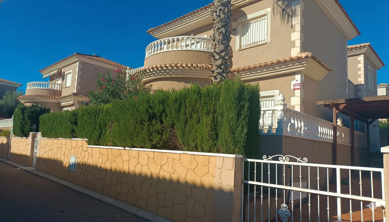 For sale - 4 Bedroom 2 Bathroom Villa in Los Altos - Costa Blanca  - Alicante