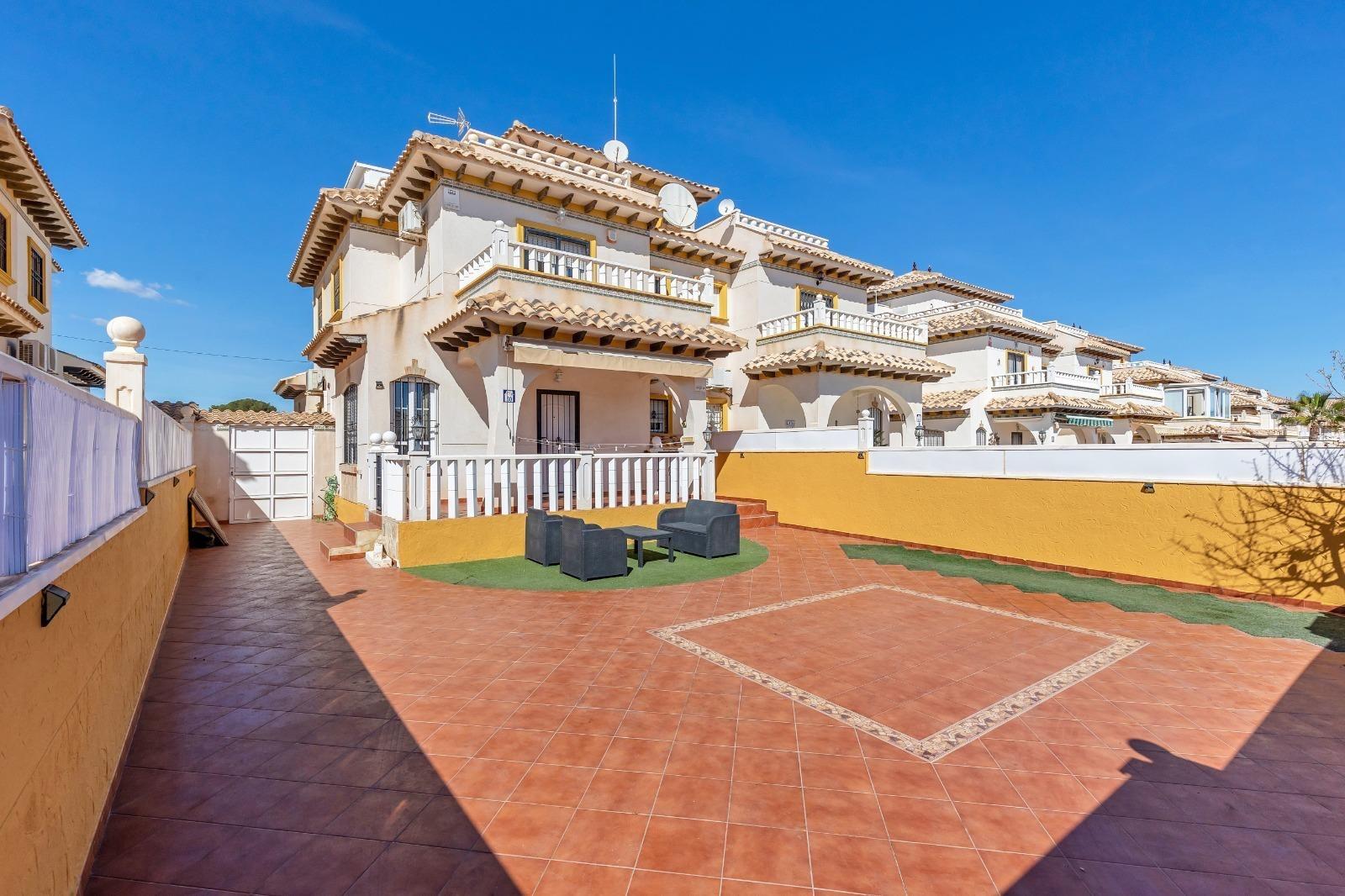 For sale - 2 Bedroom 2 Bathroom Semi Detached in Cabo Roig - Lomas de Cabo Roig  - Alicante