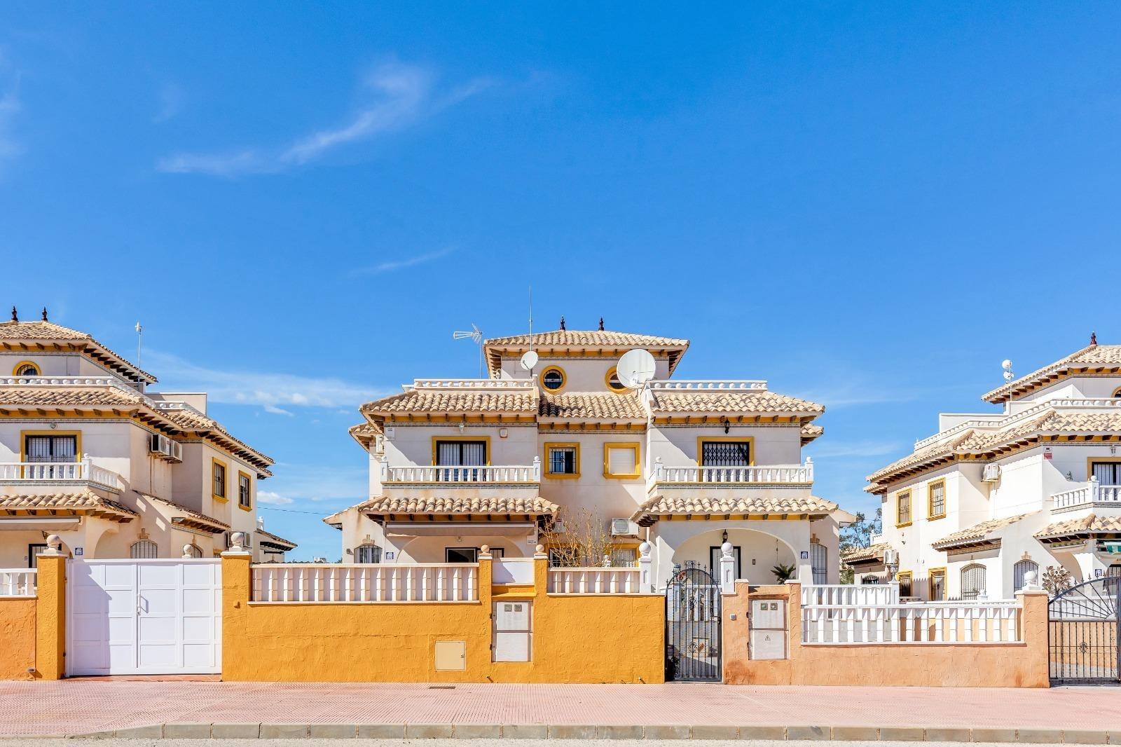 For sale - 2 Bedroom 2 Bathroom Semi Detached in Cabo Roig - Lomas de Cabo Roig  - Alicante