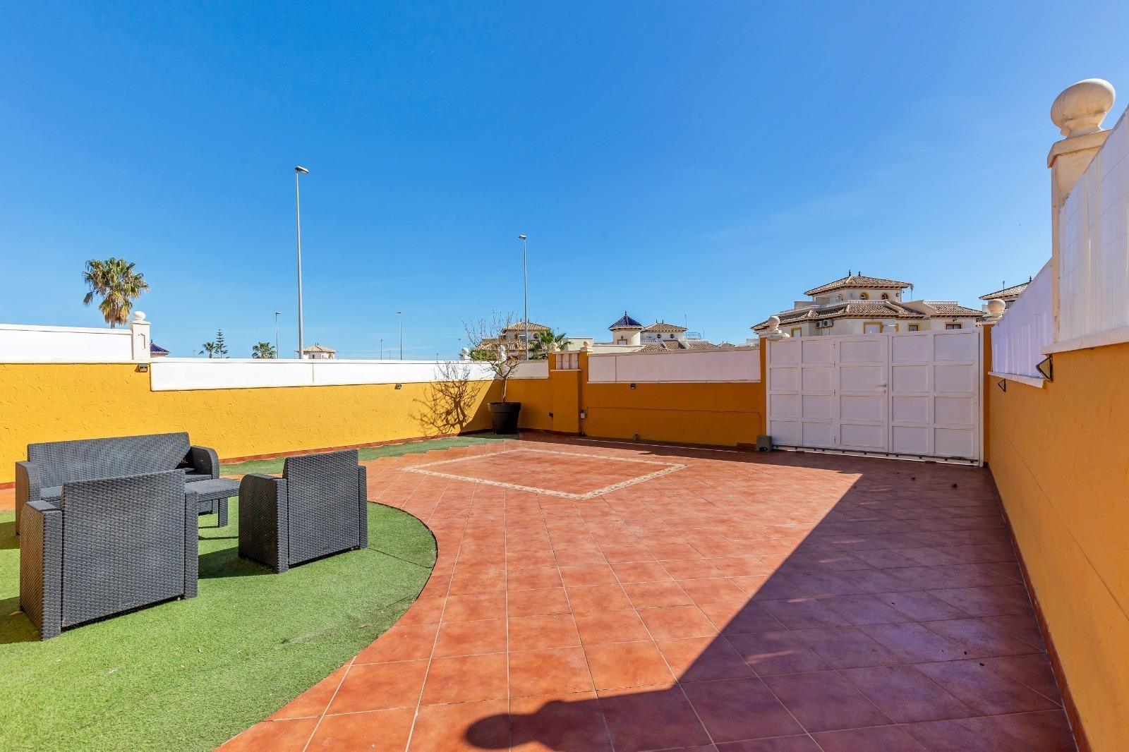 For sale - 2 Bedroom 2 Bathroom Semi Detached in Cabo Roig - Lomas de Cabo Roig  - Alicante