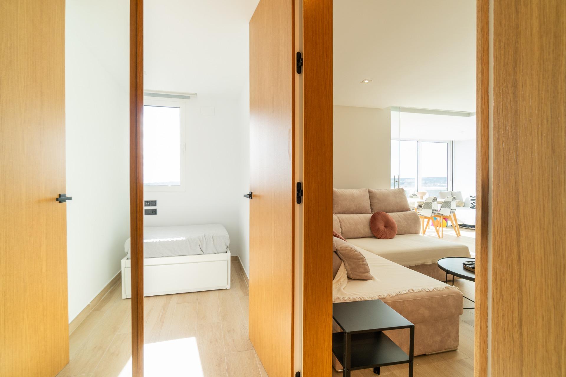 For sale - 3 Bedroom 1 Bathroom Flat in Guardamar del Segura - Puerto Deportivo  - Alicante