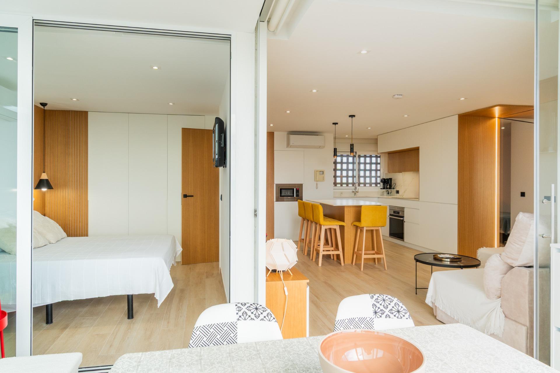 For sale - 3 Bedroom 1 Bathroom Flat in Guardamar del Segura - Puerto Deportivo  - Alicante