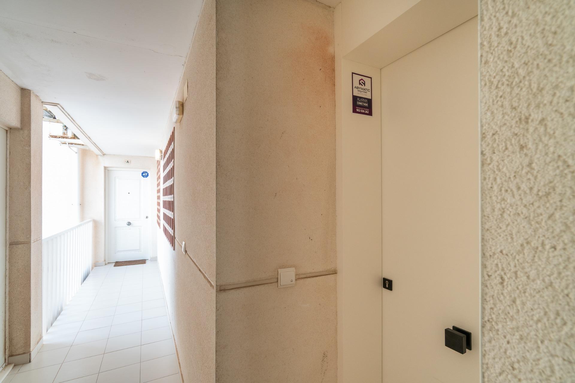 For sale - 3 Bedroom 1 Bathroom Flat in Guardamar del Segura - Puerto Deportivo  - Alicante