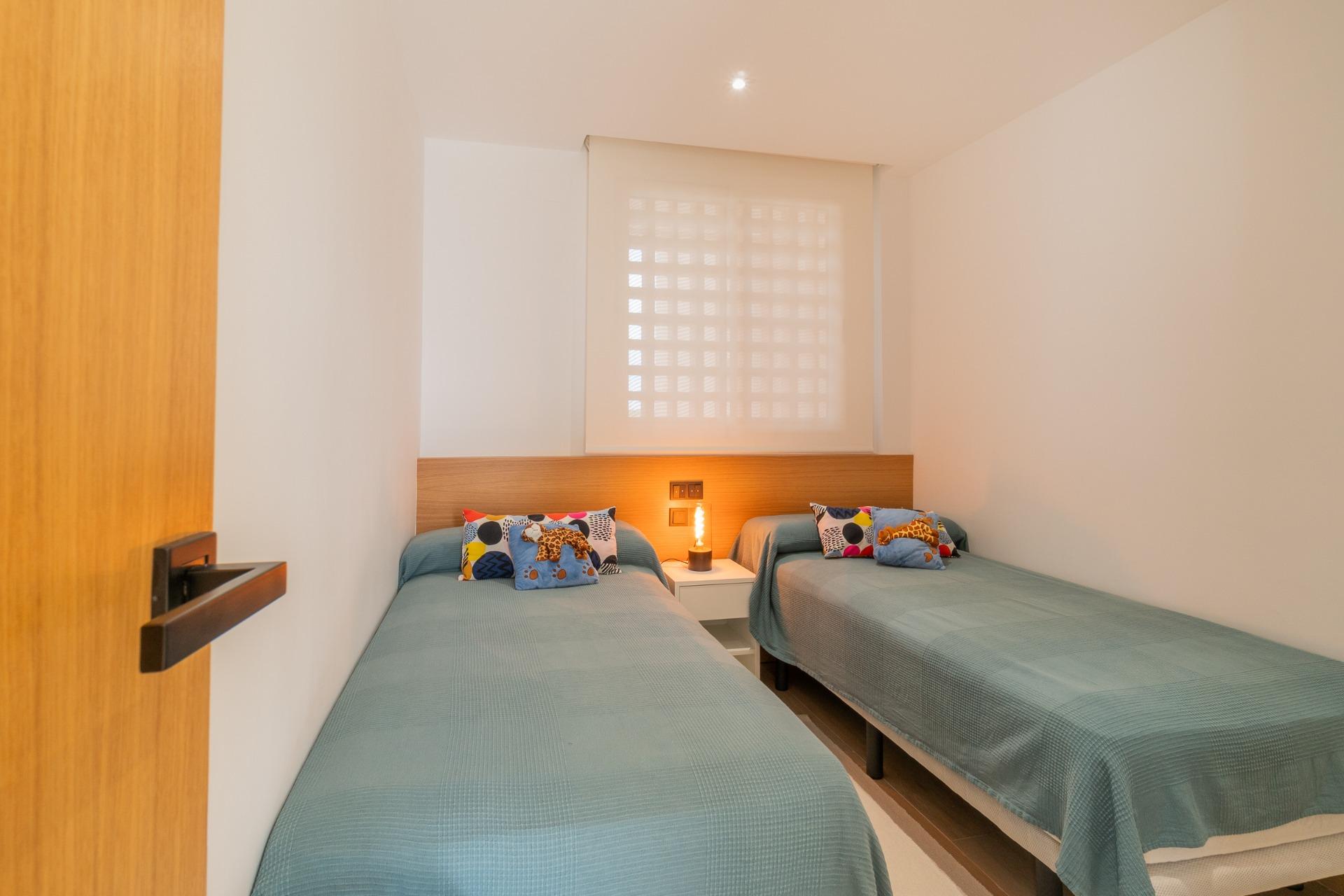 For sale - 3 Bedroom 1 Bathroom Apartment in Guardamar del Segura - Puerto Deportivo  - Alicante