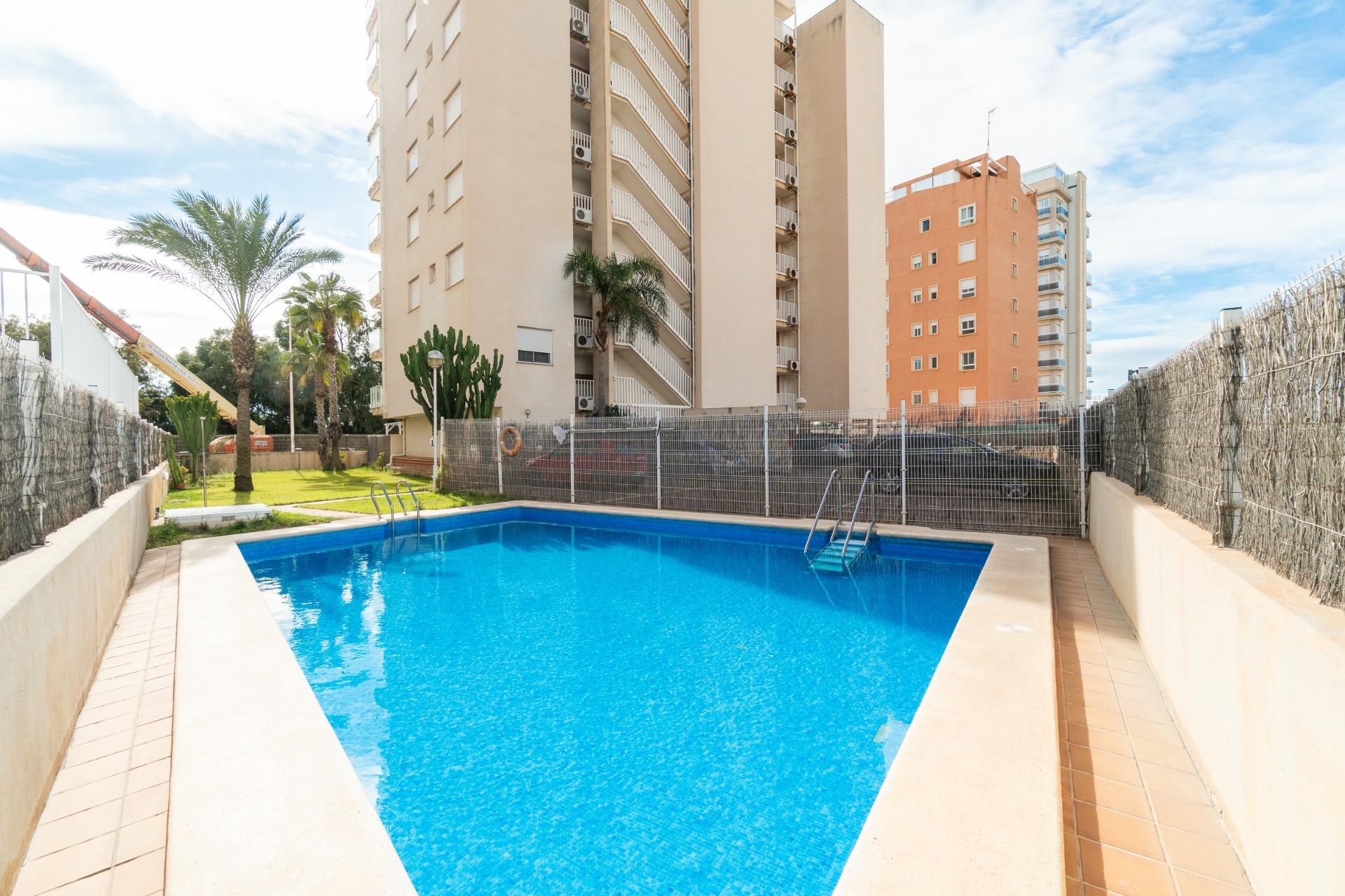 For sale - 3 Bedroom 1 Bathroom Apartment in Guardamar del Segura - Puerto Deportivo  - Alicante